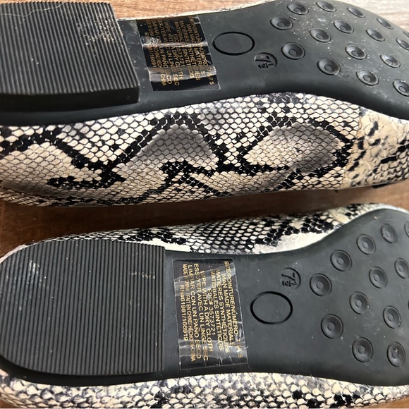 NWOT Animal Snakeskin Cushion Walk Shiny PVC Heeled Dress Shoe Slip On 7.5 Avon - Picture 4 of 4